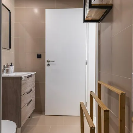 Amazing 3bdr Duplex In By Lovelystay