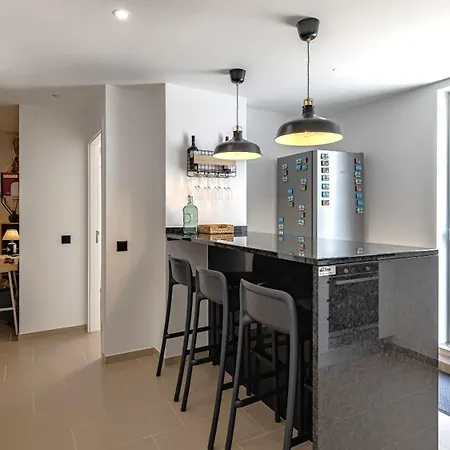 Amazing 3bdr Duplex In By Lovelystay Apartman