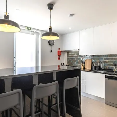 Amazing 3bdr Duplex In By Lovelystay Lissabon