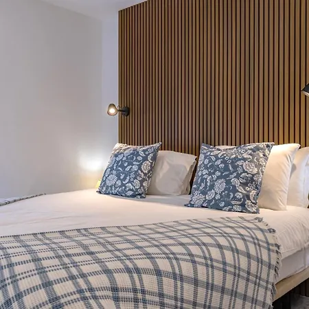 Amazing 3bdr Duplex In By Lovelystay Lissabon