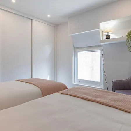 Amazing 3bdr Duplex In By Lovelystay 리스본