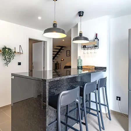 Amazing 3bdr Duplex In By Lovelystay